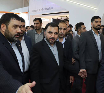 بازدید وزیر ارتباطات و اطلاعات از غرفه شرکت پیشگام رایان