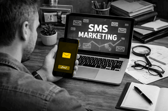 راهنمای جامع خرید پنل پیامکی در سال ۱۴۰۴؛ فوت‌وفن‌هایی که فروشندگان پنهان می‌کنند!